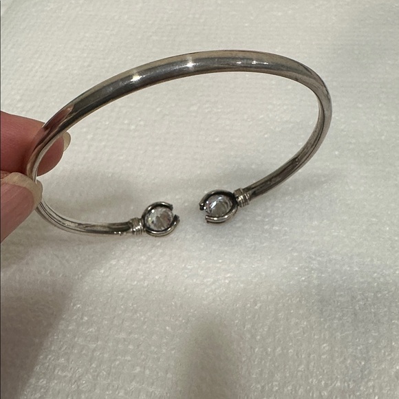 ❤️ 5/$25 Elegant Silver Bangle Bracelet - Picture 4 of 6